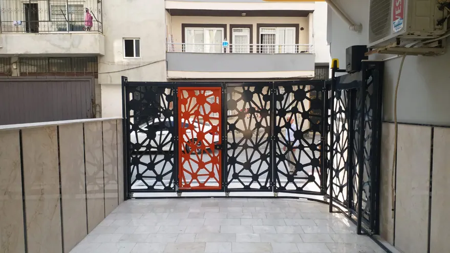 Mersin demir bahçe kapısı işletme giriş uygulaması | Dikey Mühendislik